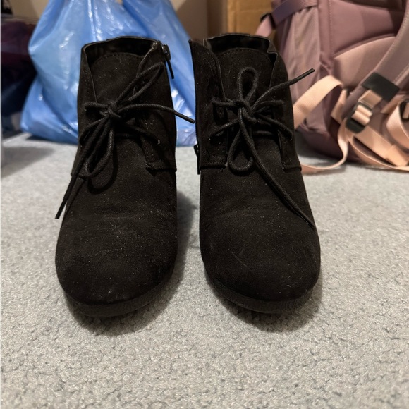 Universal Threads black booties - Picture 2 of 2